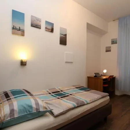 Two Bedroom 아파트 *